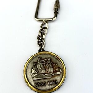 Vasa 1628 Ship Keychain in Gold and Silver
